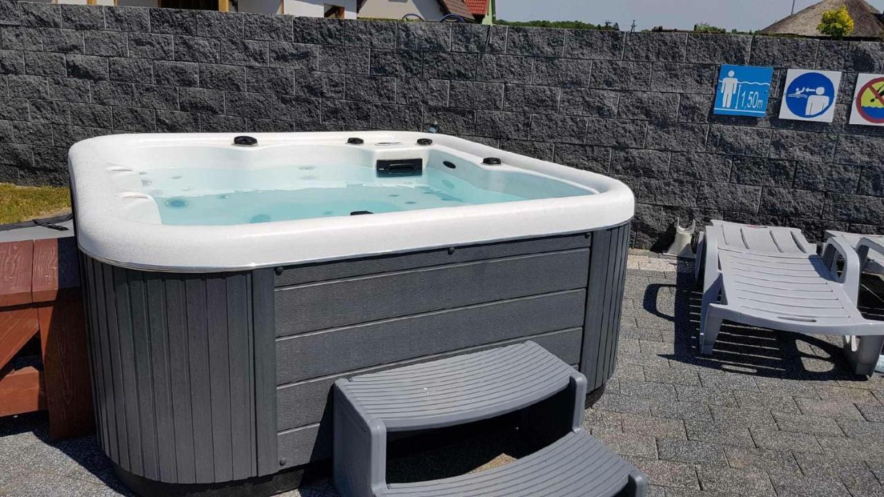 Apartamenty Maja -Pokoje - Domy Wakacyjne -Basen Podgrzewany -Jacuzzi - Sauna Leba Exterior foto